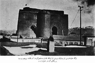 Российский флаг над воротами Тебриза