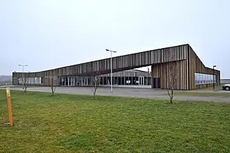 Здание управы волости Раквере в посёлке Сымеру