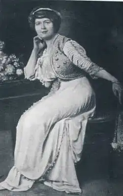 Фотография Бехидже согласно книге Харуна Ачбы «Жёны султанов: 1839—1924»