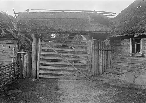 Ворота во двор хозяйства