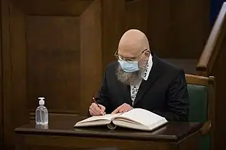 Айгарс Бикше приносит депутатскую присягу