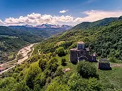 В районе Сентинского храма, X век