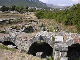 Руины акведука в районе города Солин