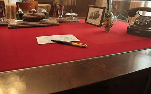 Письменный стол