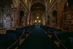 Неф и алтарь церкви