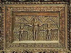 Двери Санта-Сабина. Панель «Распятие с двумя разбойниками»