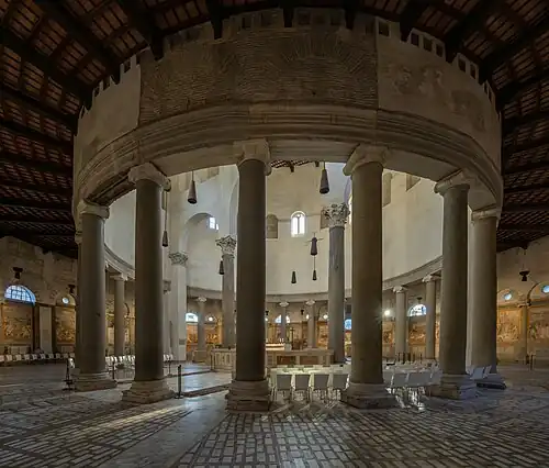 Церковь Санто-Стефано-Ротондо. Рим. Основана в 468—483 гг. Интерьер