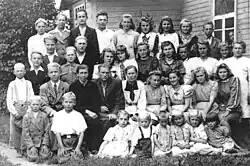 Ученики и учителя Саатсериннаской школы, 1946 год