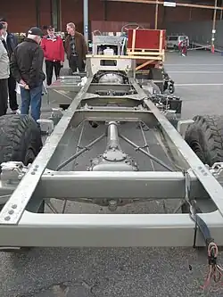 Рамное шасси реставрируемого грузового автомобиля