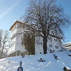 Вид замка в зимнее время