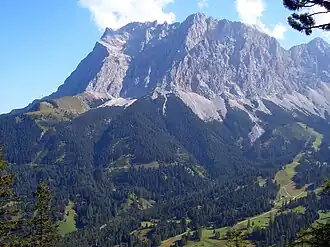 Цугшпитце — высшая точка хребта Веттерштайн и всей Германии