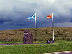 Флаги Шотландии и Нортамберленда в Картер Баре.