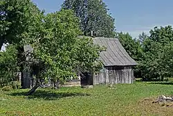 Заброшенный дом в Семерниках летом 2016 года