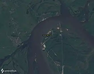 Мост на космоснимке Sentinel-2 2016 года, когда была построена только китайская половина моста