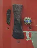 22. Тесло. 23. Фрагмент ножа. 24. Бусина.