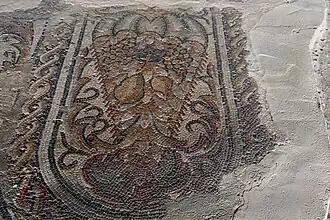 Мозаика с гроздьями.