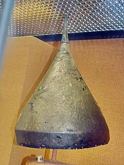 Шлем, Россия, начало XVI в. Железо, ковка. Найден в Москве на территории Китай-города.