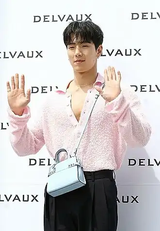 Шону на мероприятии Delvauxв мае 2023 года