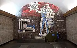 Композиция в торце центрального зала