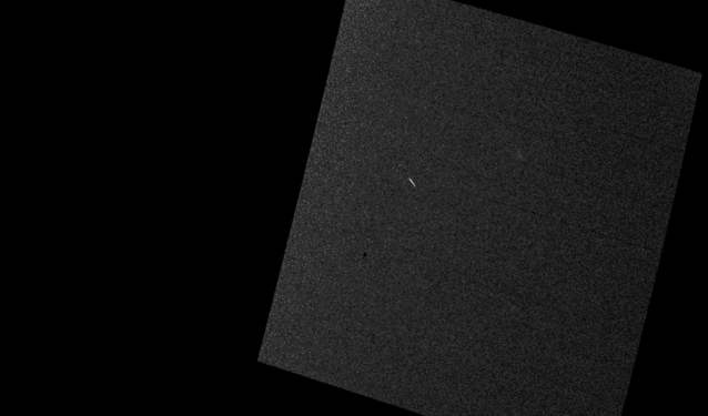 Анимация из серии кадров, снятых марсоходом Кьюриосити при помощи камеры Mastcam 19 октября 2014 года в момент прохождения кометы вблизи Марса. 10 кадров с экспозицией 25 секунд каждый