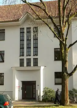 Фасад «обычного» дома