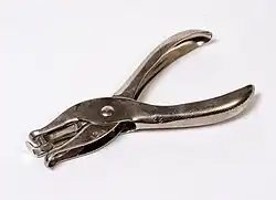 Ручной дырокол