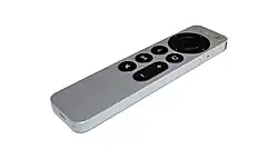 Текущее поколение пульта Siri Remote, представленное в 2021 году