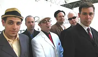 Слева направо: Vic Ruggiero, Ara Babajian, Marcus Geard, Dave Hillyard, Jay Nugent, Glen Pine