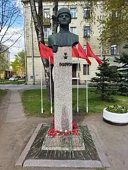 Памятник на углу улицы Смолячкова и Большого Сампсониевского проспекта