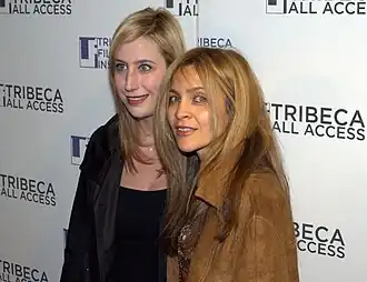 Дарнелл справа