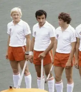 Сос Айрапетян — в центре