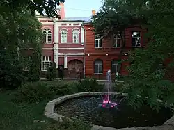 Фонтан у домов 20 и 22