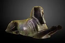 Сфинкс. Между 589 и 570 гг. до н. э. Бронза. Лувр, Париж