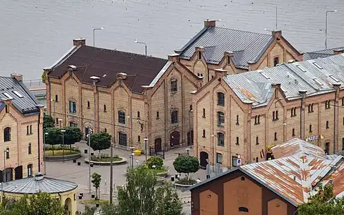 Бульвар, продолжающий улицу