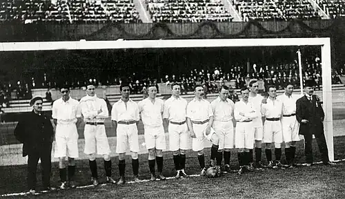 Карл Хиршман (крайний справа) с командой Нидерландов на ОИ 1912 года