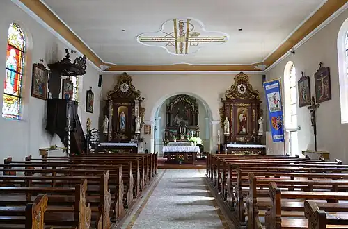 Интерьер, вид на алтарь