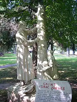 Св. Исаак Жог учит индейских детей. Статуя в Национальном санктуарии североамериканских мучеников