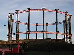 Газгольдер у вокзала Сент-Панкрас — прогулочный дворик «Тауэра»