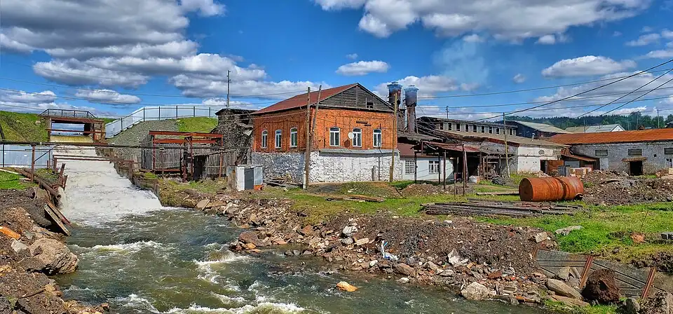 Плотина и сохранившиеся корпуса Бисерского завода, 2020