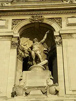 Та же фигура вблизи