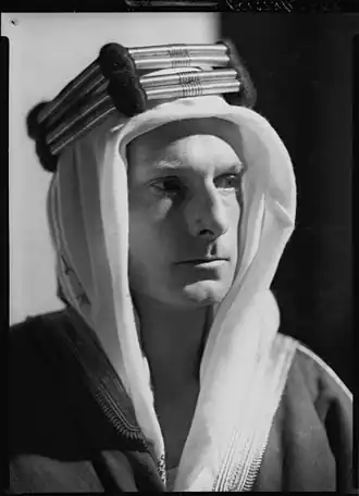 Пероун в биште и куфие с икалем, 1939 год