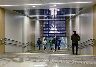 Панно над спуском на платформу