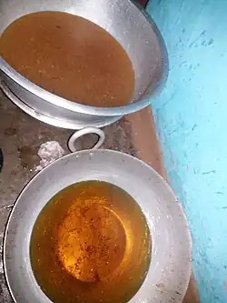 Металлические ёмкости с сахарным сиропом