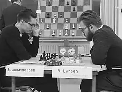 Слева, в 1960 году