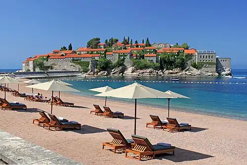 Пляж отеляAman Sveti Stefan в 2019 году