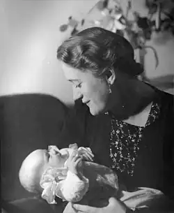 Брита Херцберг с дочерью Катариной (1937)