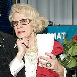 На премьере фильма «Виват, Анна!» в кинотеатре «Пушкинский» (11 ноября 2009)