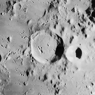 Снимок зонда Lunar Orbiter-IV.
