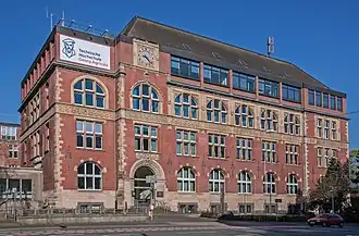 здание университета