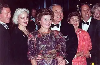 Лео Чалукян — в центре, справа